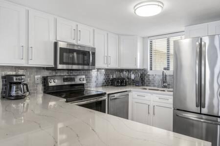 The Scallop By Brightwild-Beachfront Condo Destin Exterior foto